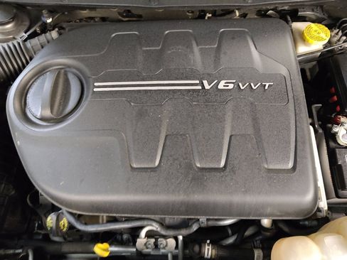 Used 2019 Jeep Cherokee Latitude Plus w/ Comfort/Convenience Group image 30