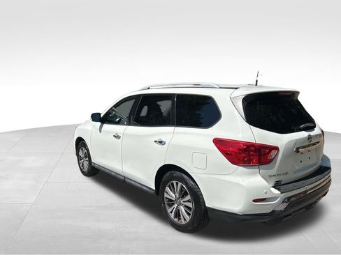 Used 2017 Nissan Pathfinder SV FWD image 3