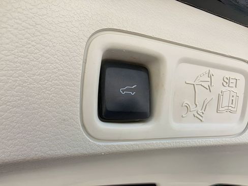 Used 2021 Lincoln Navigator Black Label w/ Cargo Convenience Package image 8