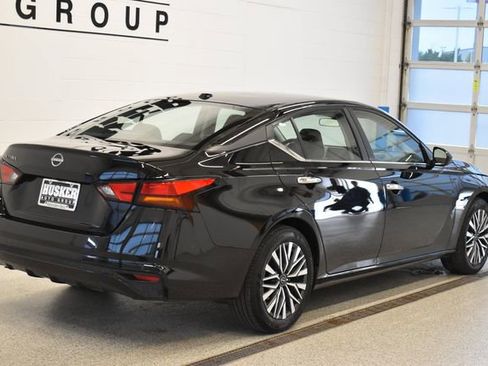 Used 2025 Nissan Altima 2.5 SV FWD image 4