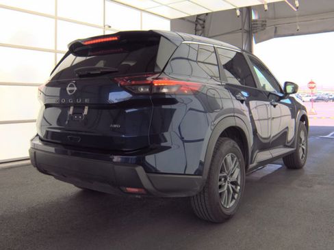 Used 2026 Nissan Rogue SV AWD/4WD image 2