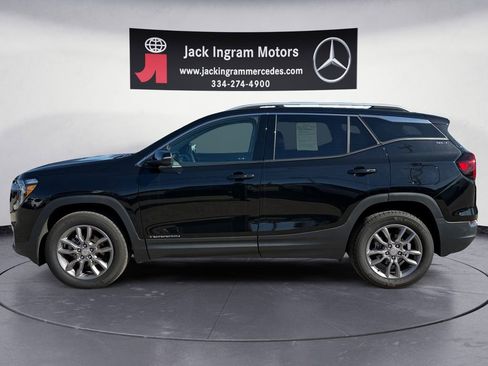 Used 2024 GMC Terrain SLT image 2