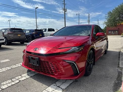 Used 2025 Toyota Camry XSE FWD image 4