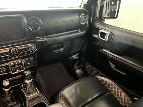 Used 2021 Jeep Wrangler Unlimited Sahara AWD/4WD image 12