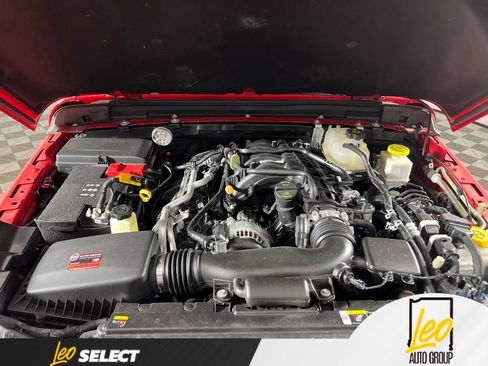 Used 2023 Jeep Gladiator Sport AWD/4WD image 4