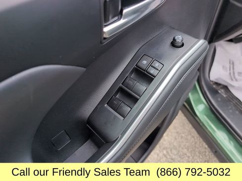 Used 2023 Toyota Highlander XLE image 14