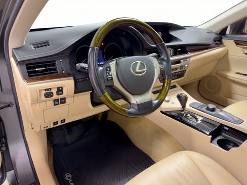 Used 2015 Lexus ES 350 w/ Premium Package FWD image 4