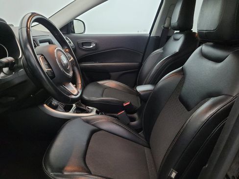 Used 2019 Jeep Compass Latitude w/ Popular Equipment Group AWD/4WD image 17