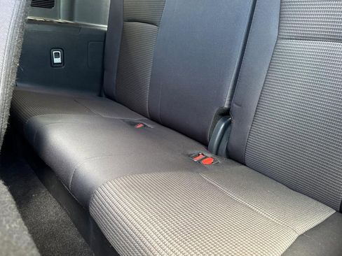 Used 2025 Toyota Highlander LE FWD image 32