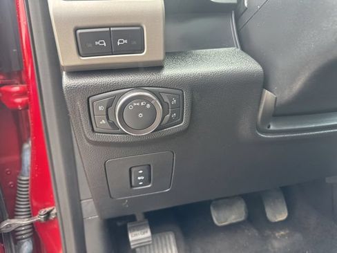 Used 2016 Ford F150 Lariat w/ Equipment Group 502A Luxury AWD/4WD image 22