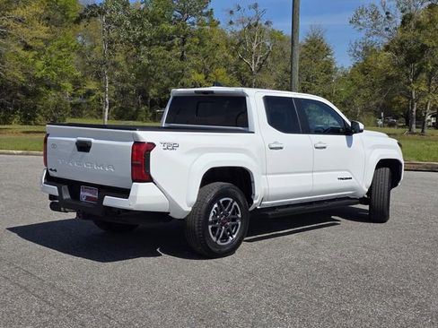 Used 2024 Toyota Tacoma TRD Sport w/ TRD Sport Upgrade Package image 5