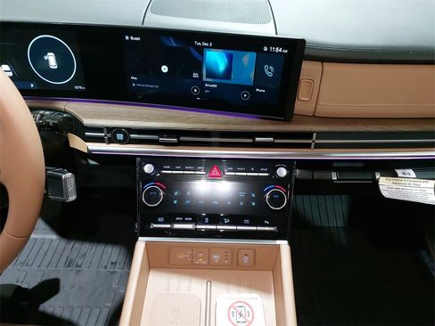 Used 2025 Hyundai Santa Fe Limited image 21