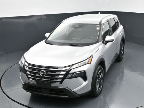 Used 2024 Nissan Rogue SV image 27