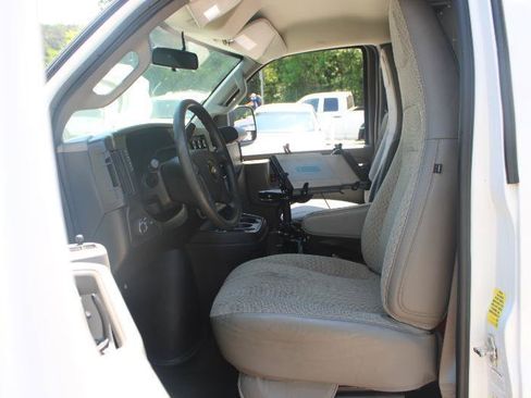 Used 2021 Chevrolet Express 2500 RWD image 11