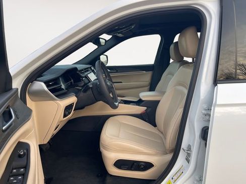 Used 2023 Jeep Grand Cherokee 4WD 4xe image 9