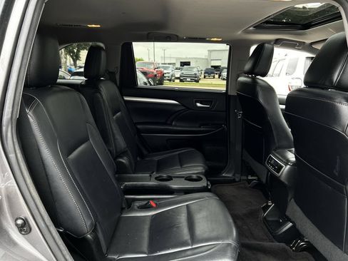 Used 2017 Toyota Highlander XLE FWD image 32