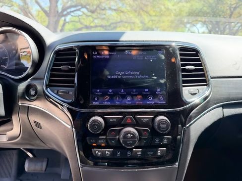 Used 2020 Jeep Grand Cherokee Limited w/ Premium Lighting Group image 13