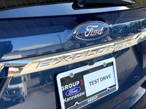 Used 2017 Ford Explorer XLT w/ Equipment Group 202A FWD image 30