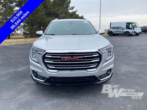 Used 2022 GMC Terrain SLT w/ LPO, Floor Liner Package image 9