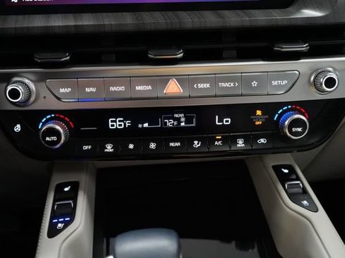 Used 2023 Kia Telluride EX w/ EX Captain's Chair Package AWD/4WD image 33