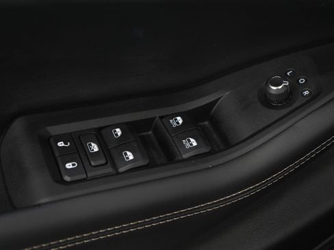 Used 2023 Jeep Grand Cherokee Limited w/ Luxury Tech Group II AWD/4WD image 22