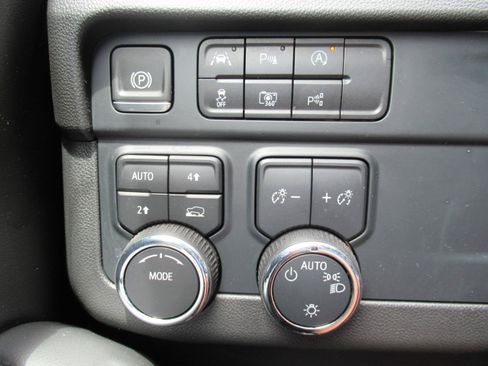 Certified 2025 Chevrolet Tahoe LS AWD/4WD image 21