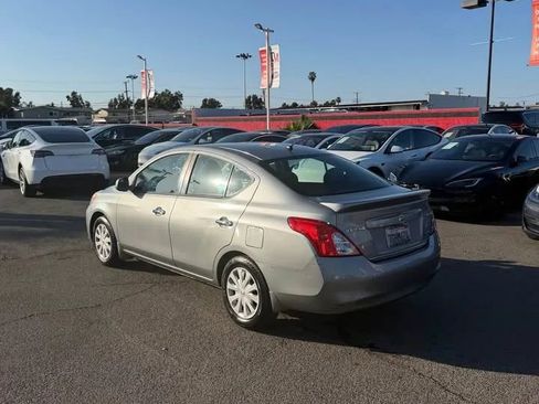 Used 2014 Nissan Versa SV image 2