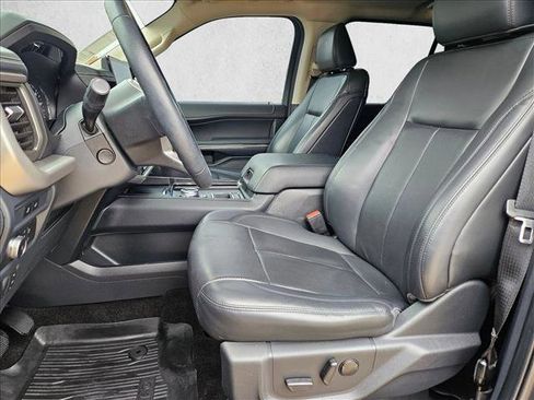Used 2022 Ford Expedition Max XLT image 16