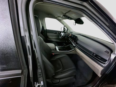 Used 2026 Kia Carnival FWD image 32