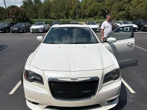 Used 2012 Chrysler 300 SRT8 w/ 19-Premium Speaker Group RWD image 8