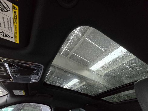 New 2024 Land Rover Range Rover Velar Dynamic SE image 33