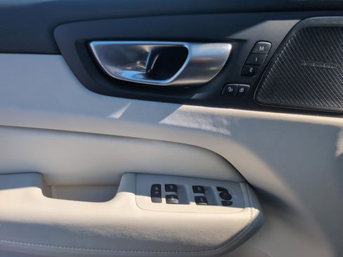 Used 2024 Volvo XC60 T8 Plus w/ Protection Package Premier image 18