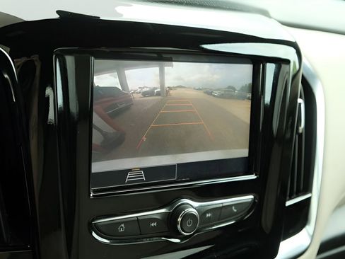 Used 2023 Chevrolet Traverse LS FWD image 21