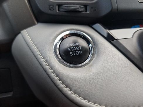 Used 2018 Toyota RAV4 XLE FWD image 17
