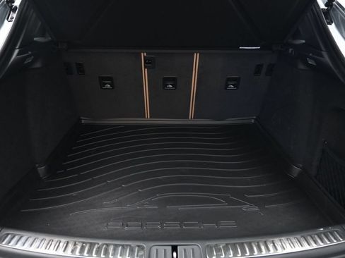 Used 2026 Porsche Macan AWD/4WD image 25