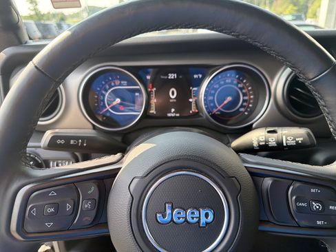 Used 2018 Jeep Wrangler Unlimited Sport S AWD/4WD image 39