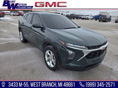 Used 2025 Chevrolet Trax LS w/ LS Convenience Package