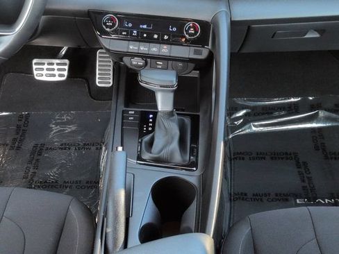 Used 2025 Hyundai Elantra Sport FWD image 17