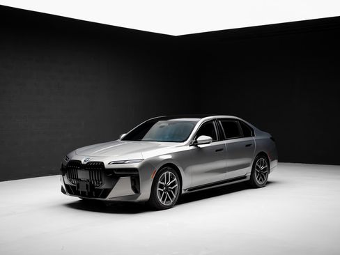 Used 2023 BMW 740i RWD image 4