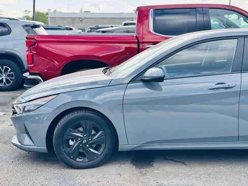 Used 2023 Hyundai Elantra SEL FWD image 9