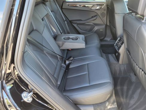 Used 2025 Porsche Macan image 31