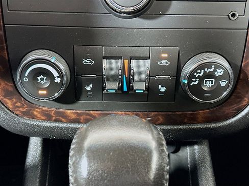 Used 2014 Chevrolet Impala LTZ image 16