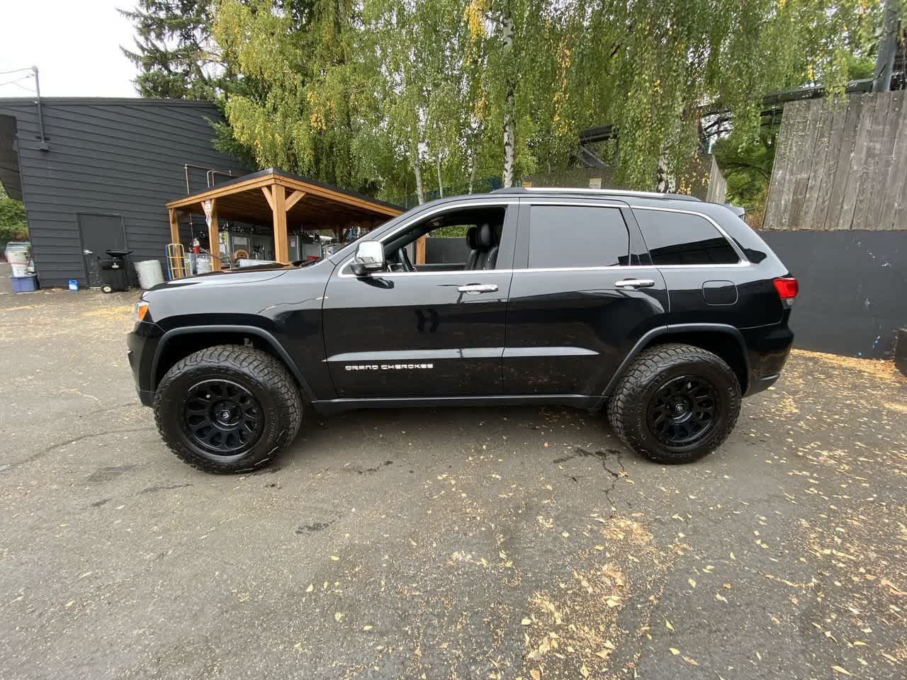 Used 2016 Jeep Grand Cherokee Limited AWD/4WD image 3