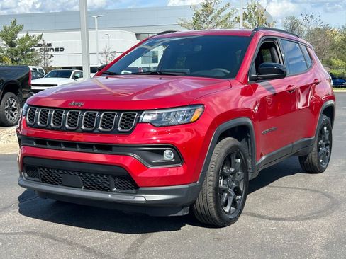Used 2025 Jeep Compass Latitude w/ Altitude Special Edition AWD/4WD image 3