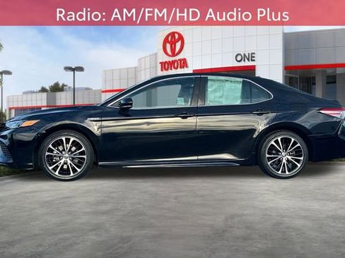 Certified 2020 Toyota Camry SE image 9