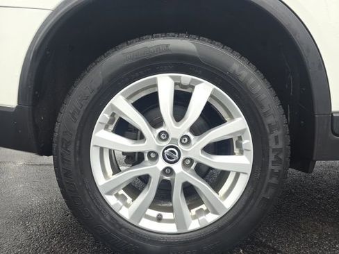 Used 2017 Nissan Rogue SV image 12