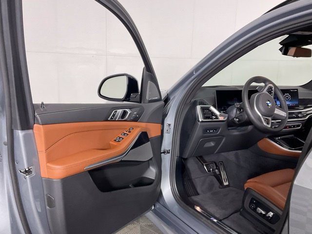 Certified 2026 BMW X5 xDrive40i w/ M Sport Package AWD/4WD image 25