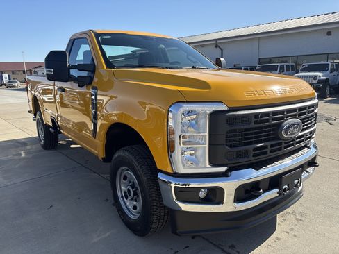 Used 2025 Ford F250 XL w/ 360-Degree Camera Package image 2