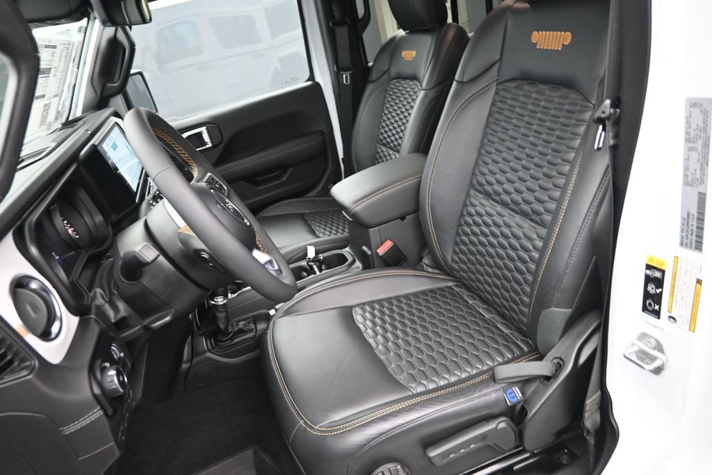 Used 2024 Jeep Wrangler Unlimited Sahara w/ Technology Group AWD/4WD image 15