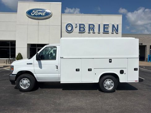 New 2027 Ford E-350 and Econoline 350 Super Duty w/ Power Equipment Group RWD image 2